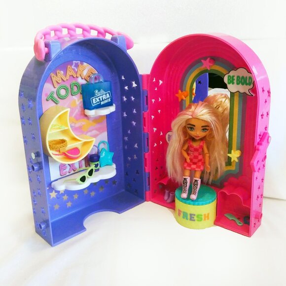 Barbie Extra Minis Boutique with One Mini Barbie & Some Accessories - Picture 1 of 16